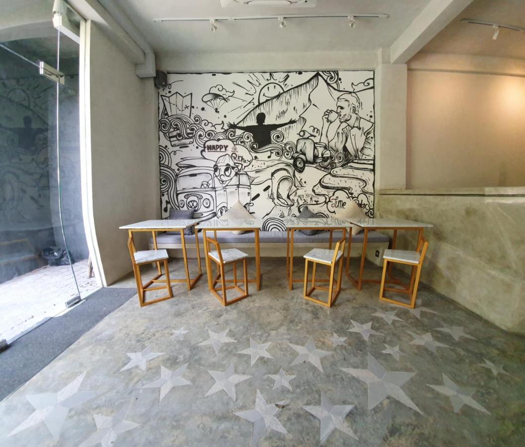 Ostello Stellar Capsules Seminyak Esterno foto Interior of the gallery