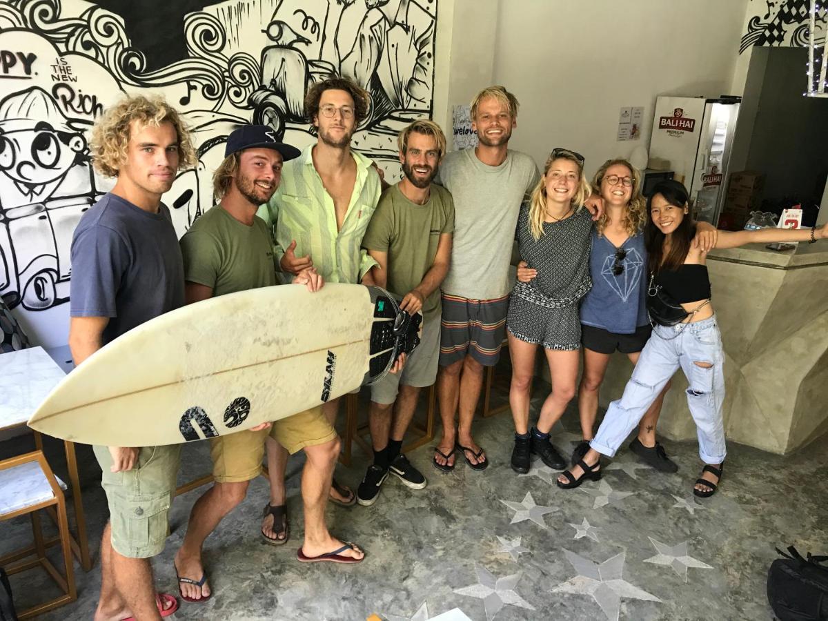 Ostello Stellar Capsules Seminyak Esterno foto The team of the film