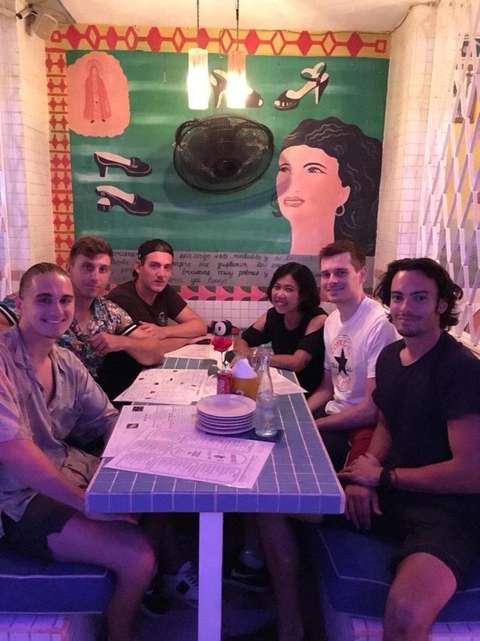 Ostello Stellar Capsules Seminyak Esterno foto The band in 2016