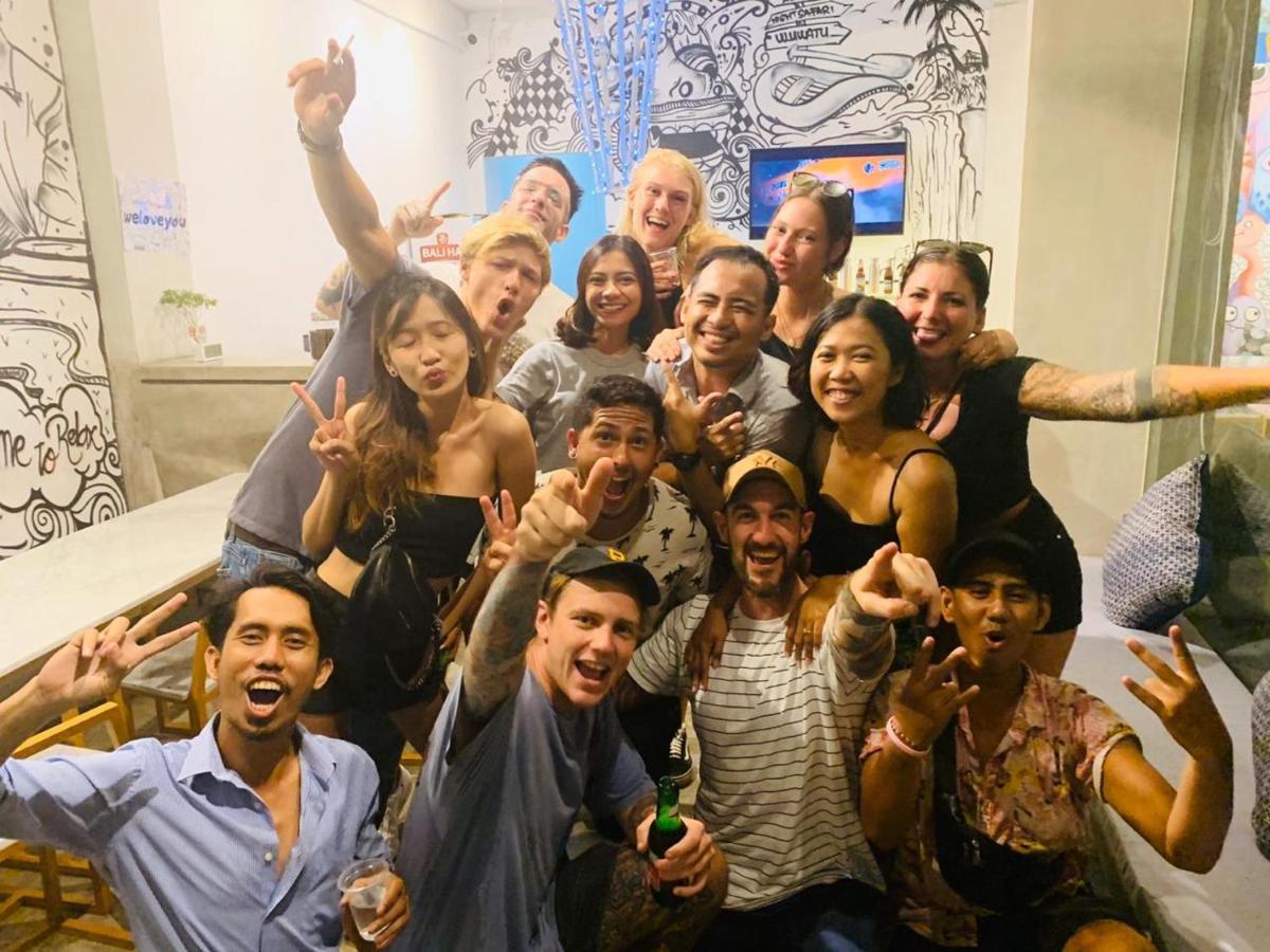 Ostello Stellar Capsules Seminyak Esterno foto The cast of The Real L Word