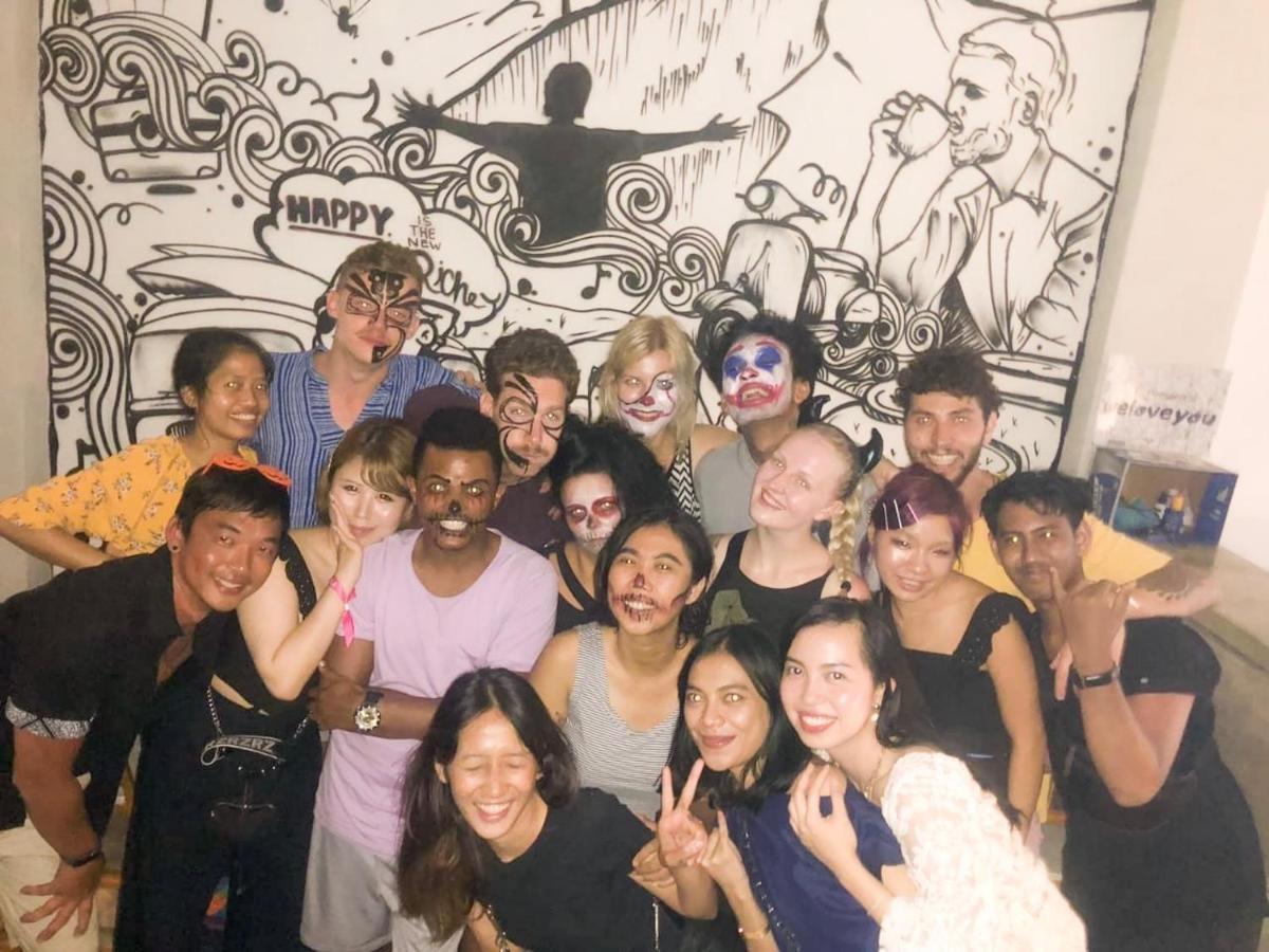 Ostello Stellar Capsules Seminyak Esterno foto The 2019-2020 board of the Queer Student Union