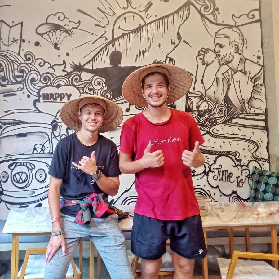 Ostello Stellar Capsules Seminyak Esterno foto The Shaolin monks at the Shiply