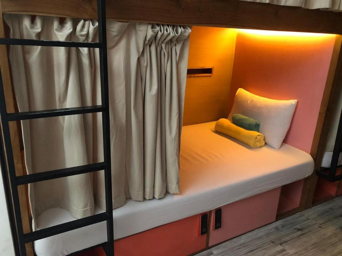 Ostello Stellar Capsules Seminyak Esterno foto