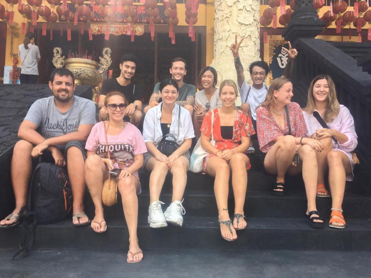 Ostello Stellar Capsules Seminyak Esterno foto The cast of The Real L Word